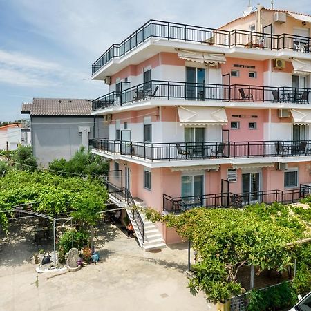 Ianos Apartments Potos Exterior photo