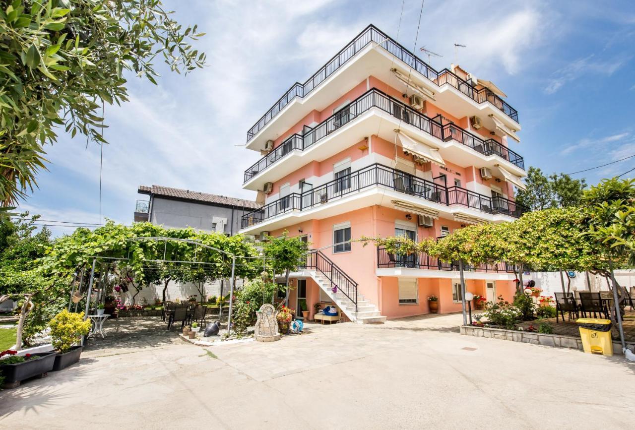 Ianos Apartments Potos Exterior photo