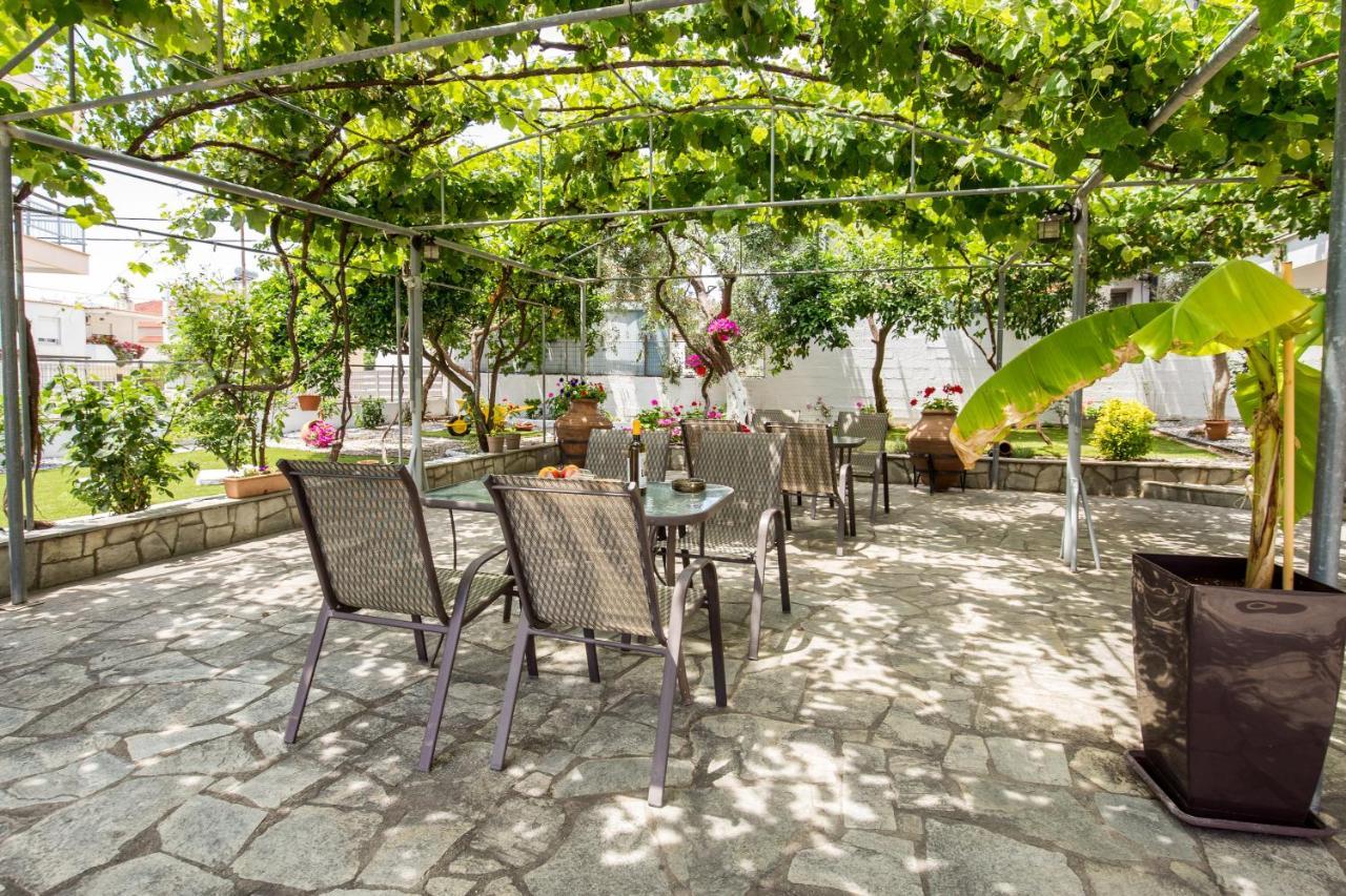 Ianos Apartments Potos Exterior photo