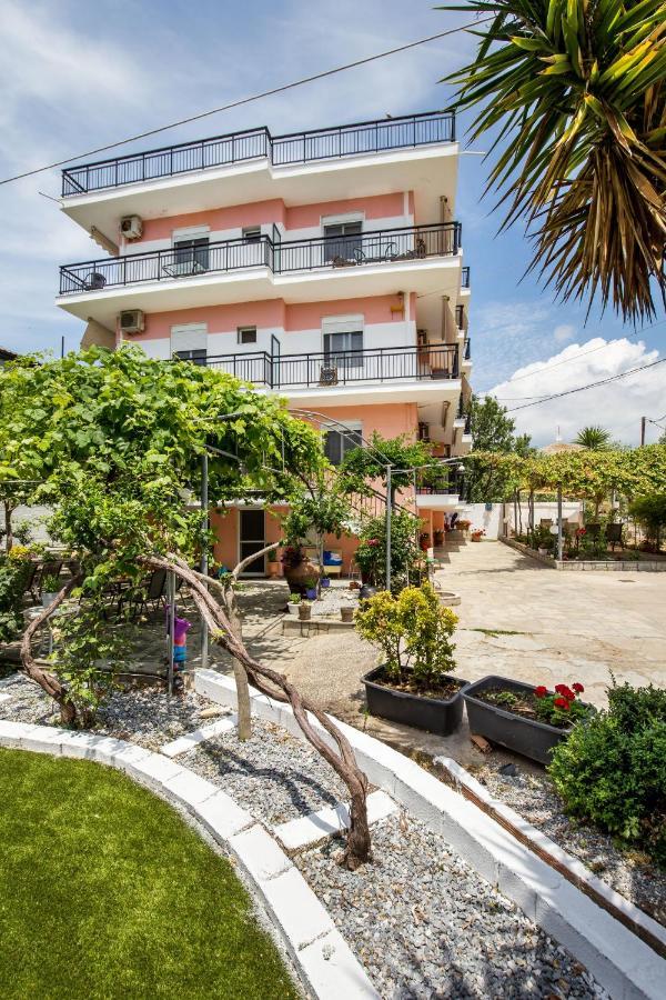 Ianos Apartments Potos Exterior photo