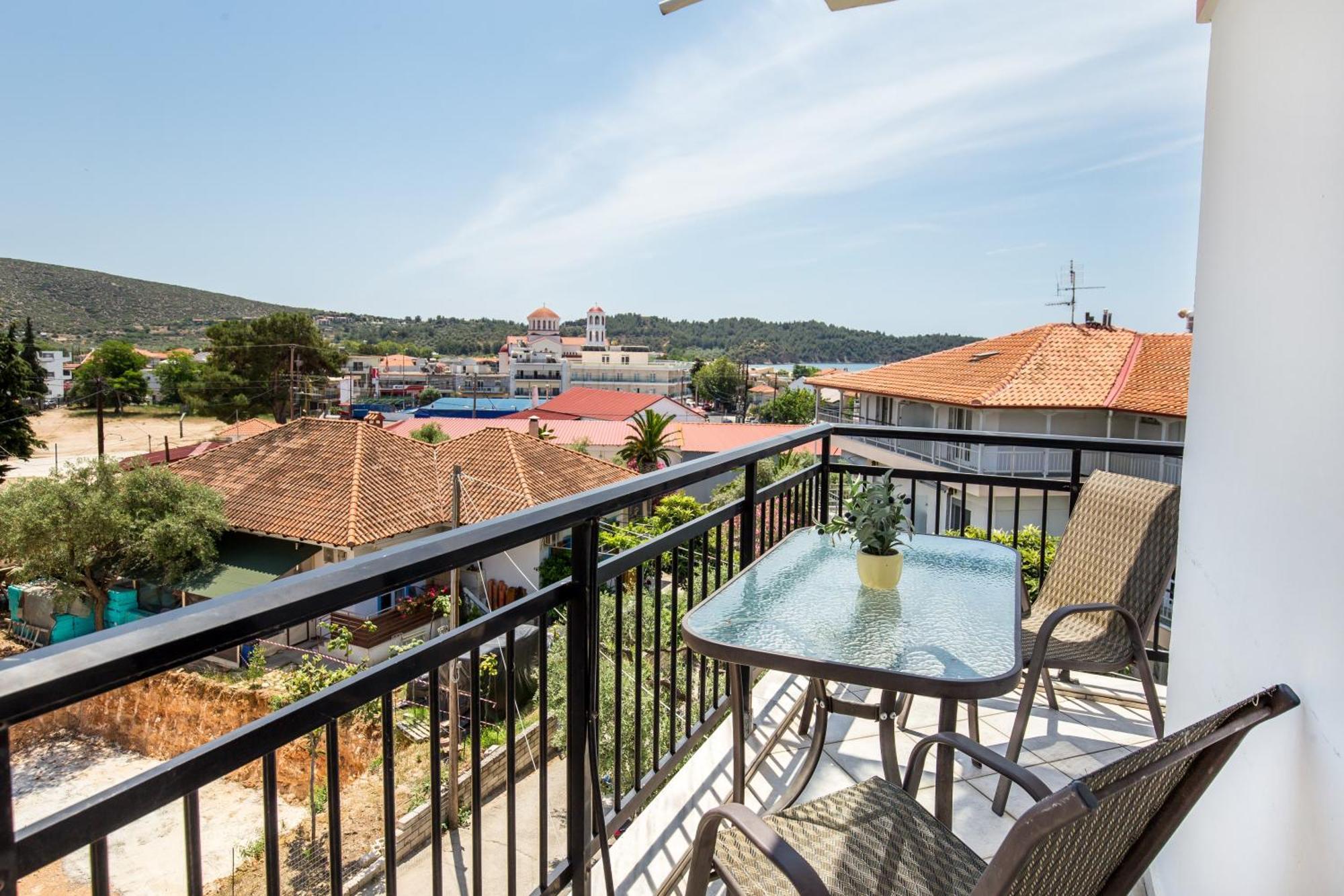 Ianos Apartments Potos Exterior photo