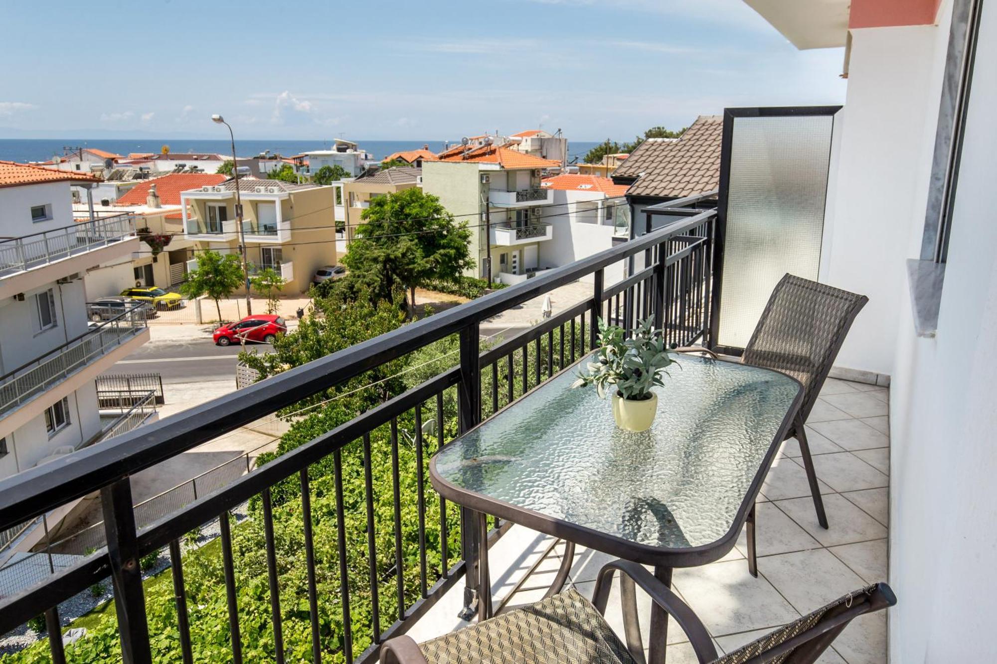 Ianos Apartments Potos Exterior photo
