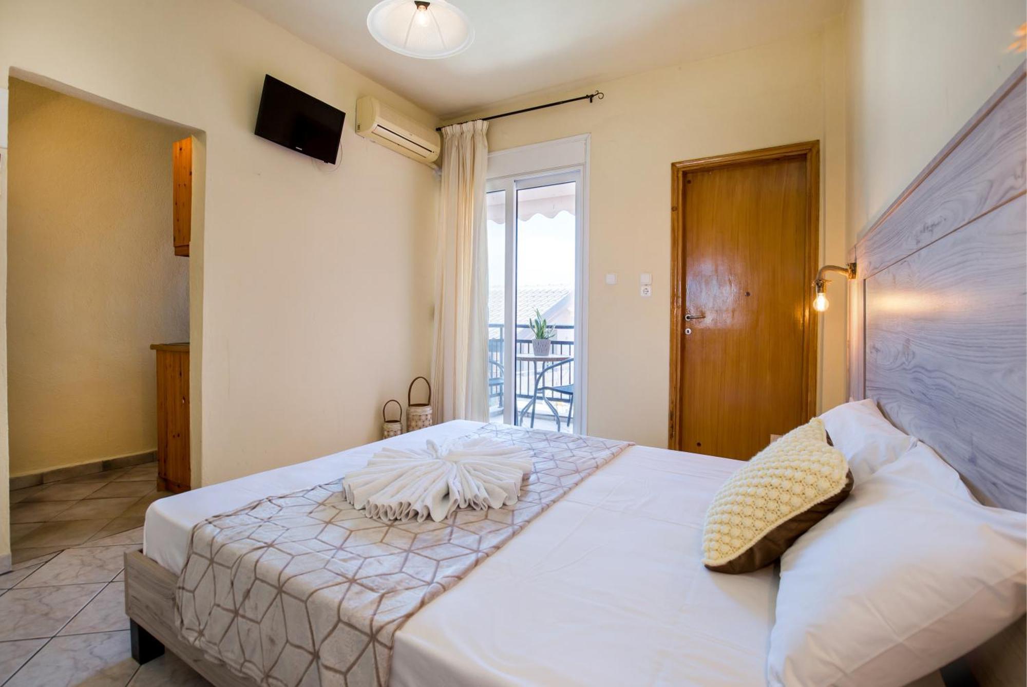 Ianos Apartments Potos Exterior photo