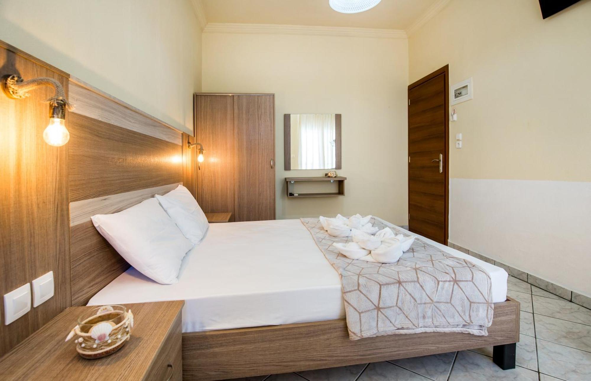 Ianos Apartments Potos Exterior photo