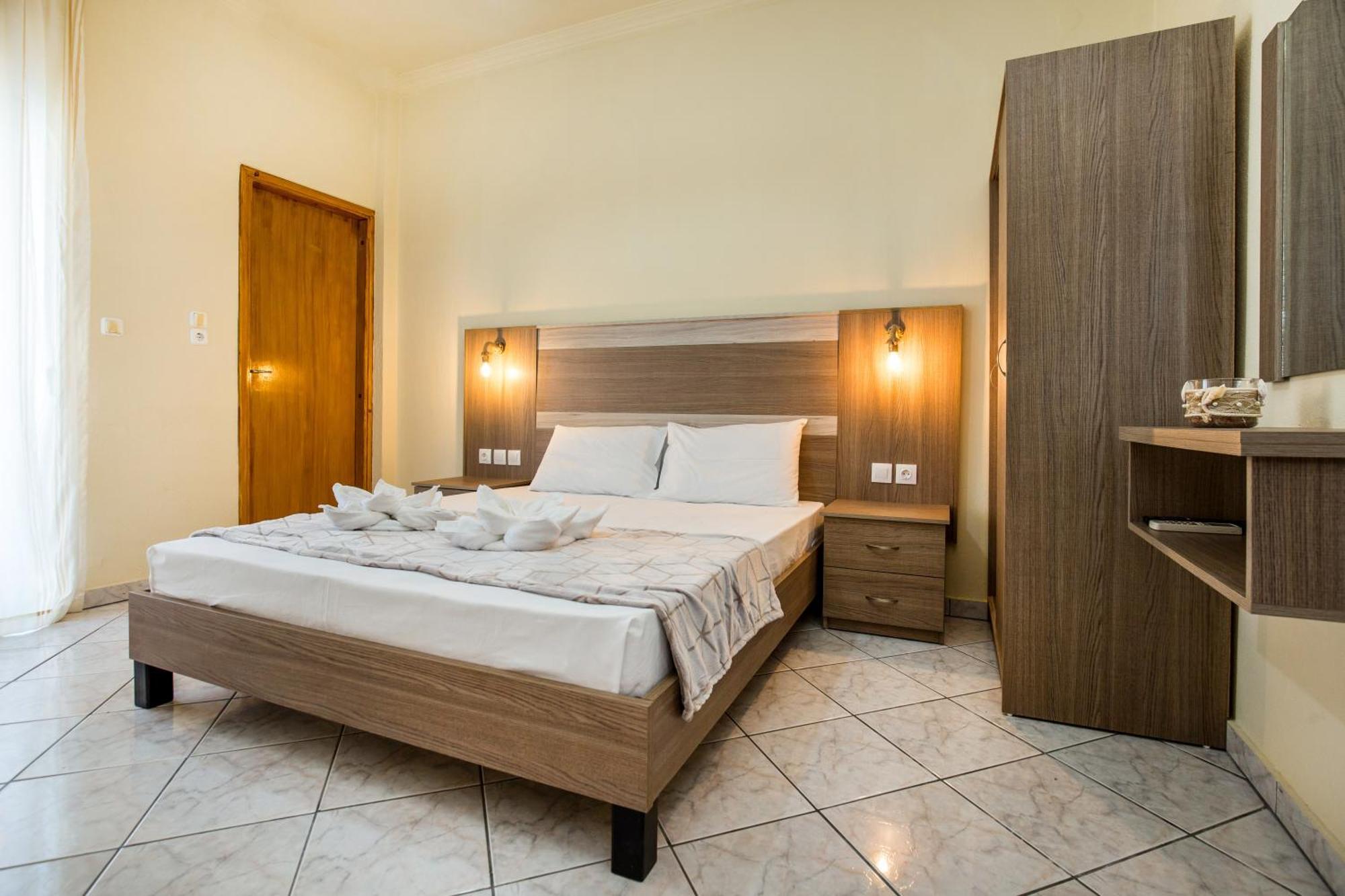 Ianos Apartments Potos Exterior photo