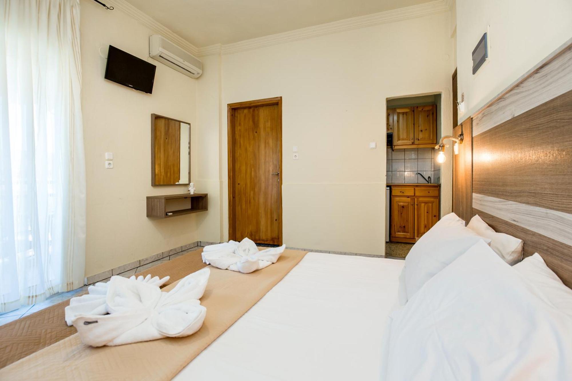 Ianos Apartments Potos Exterior photo