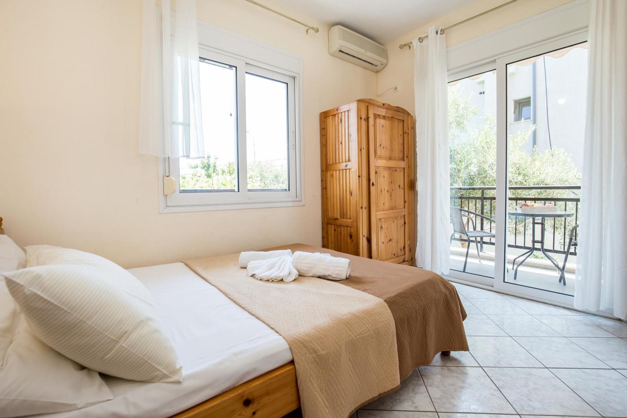 Ianos Apartments Potos Exterior photo