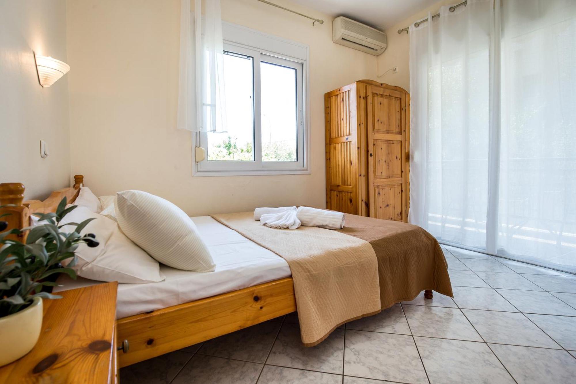 Ianos Apartments Potos Exterior photo