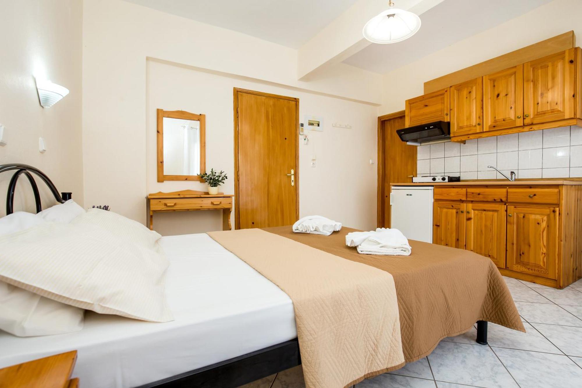 Ianos Apartments Potos Exterior photo