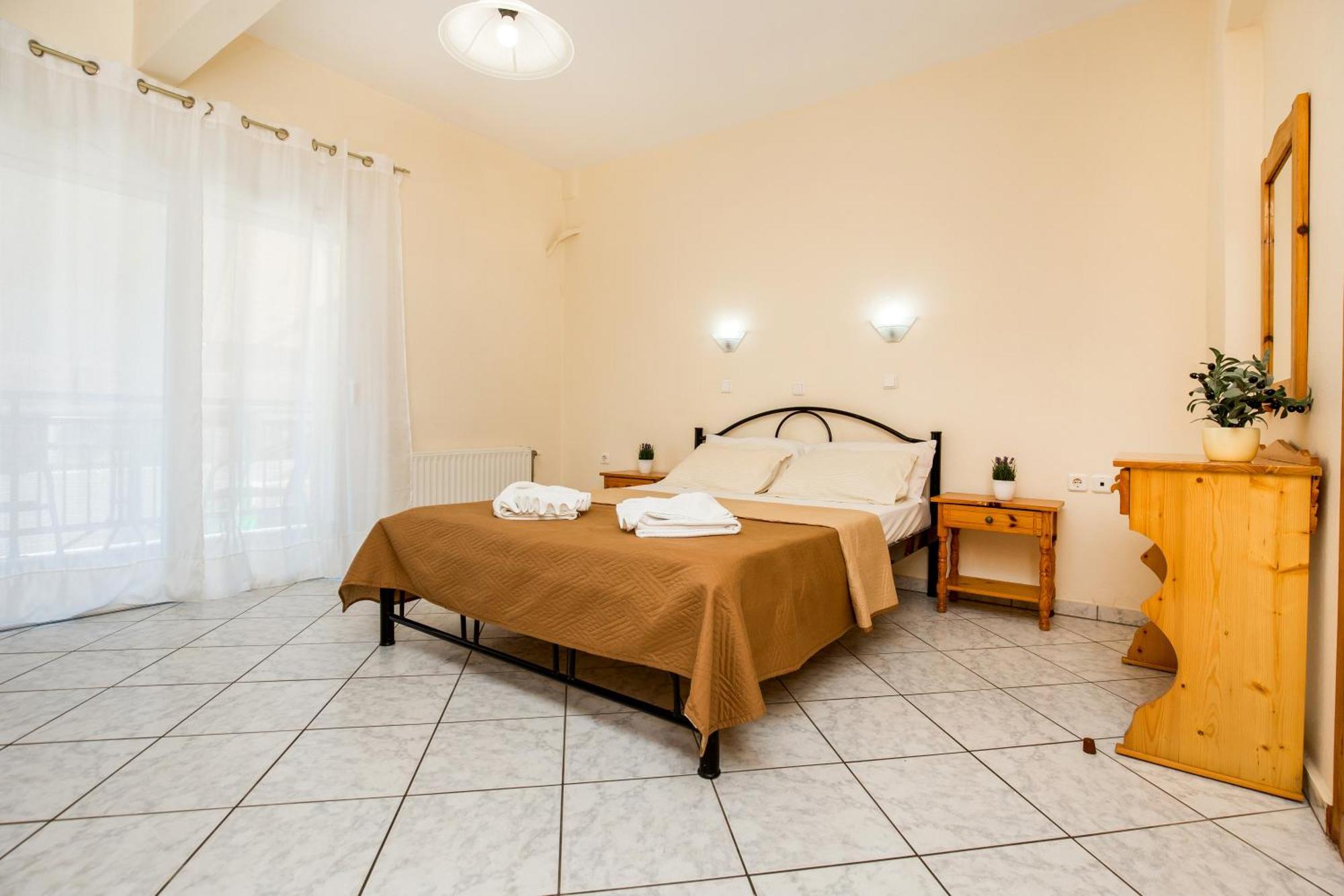 Ianos Apartments Potos Exterior photo