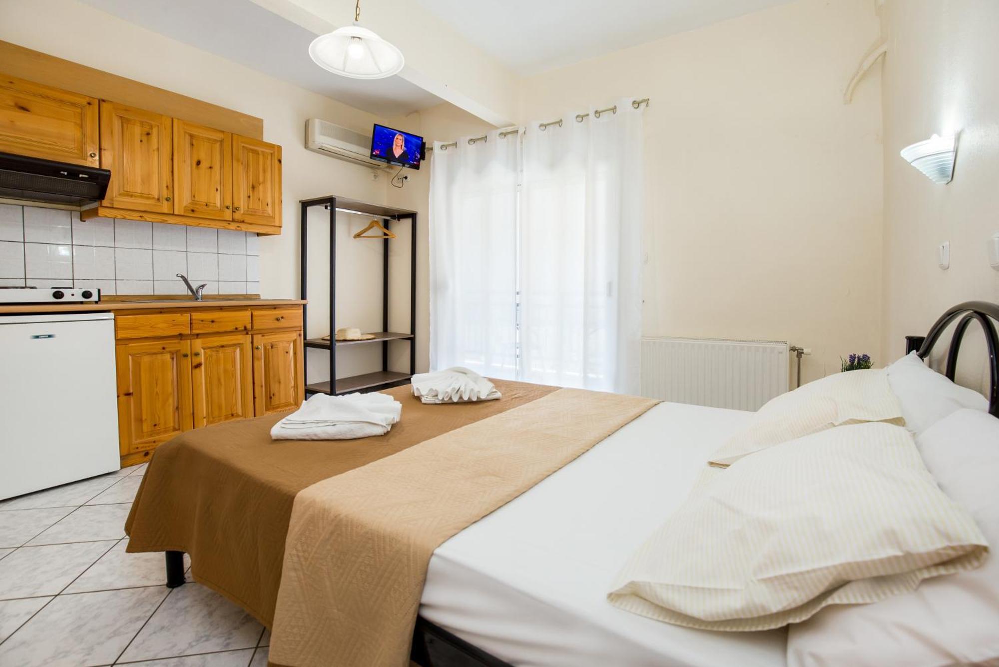 Ianos Apartments Potos Exterior photo