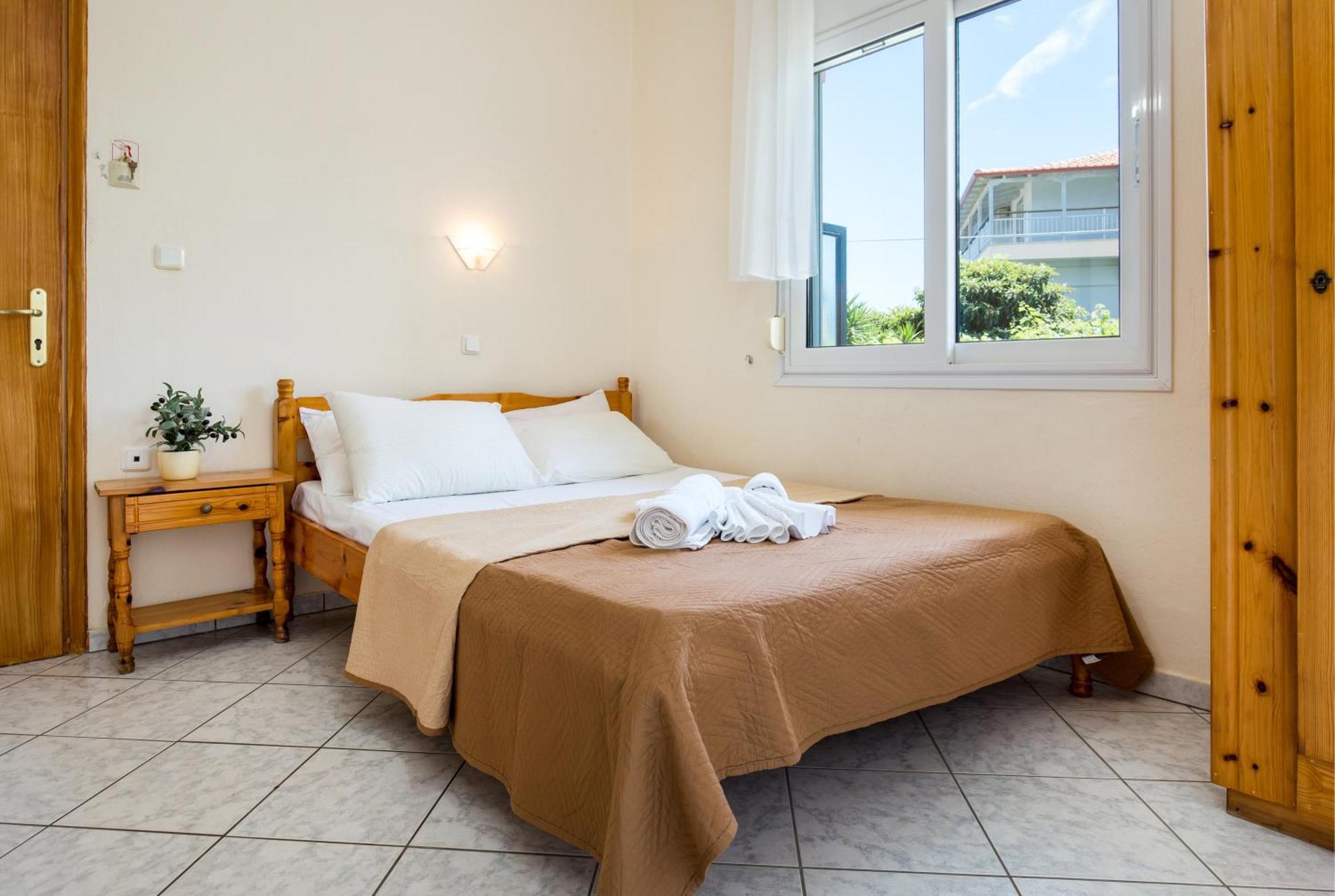 Ianos Apartments Potos Exterior photo