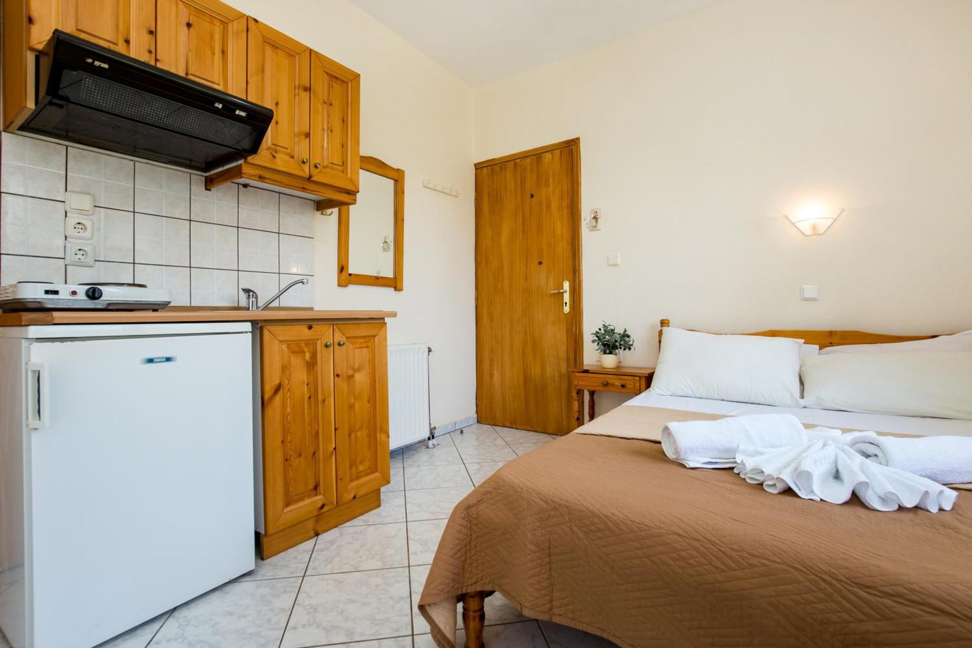 Ianos Apartments Potos Exterior photo