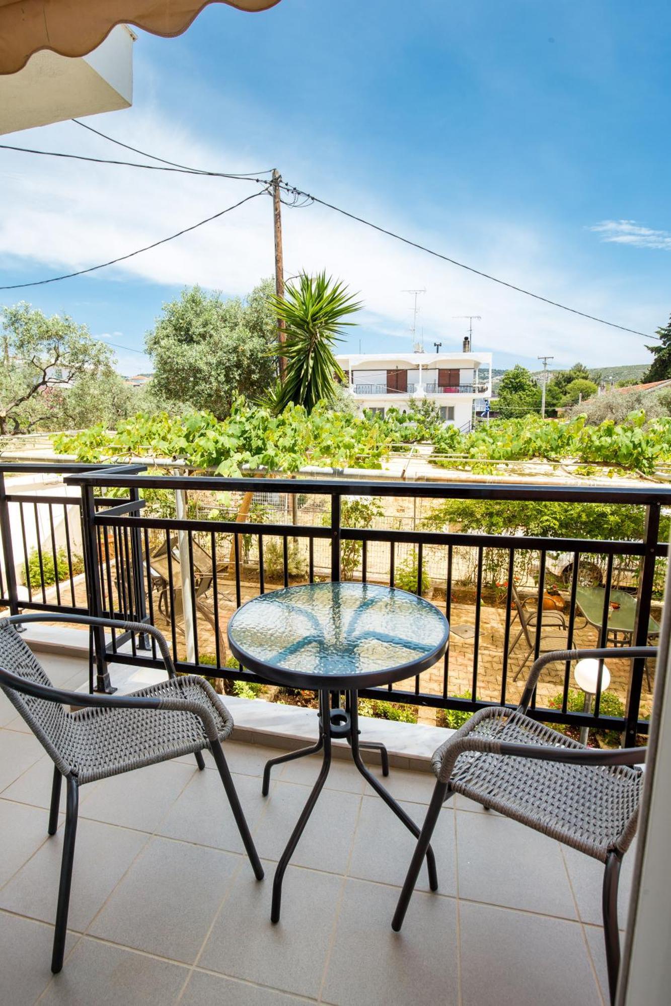 Ianos Apartments Potos Exterior photo