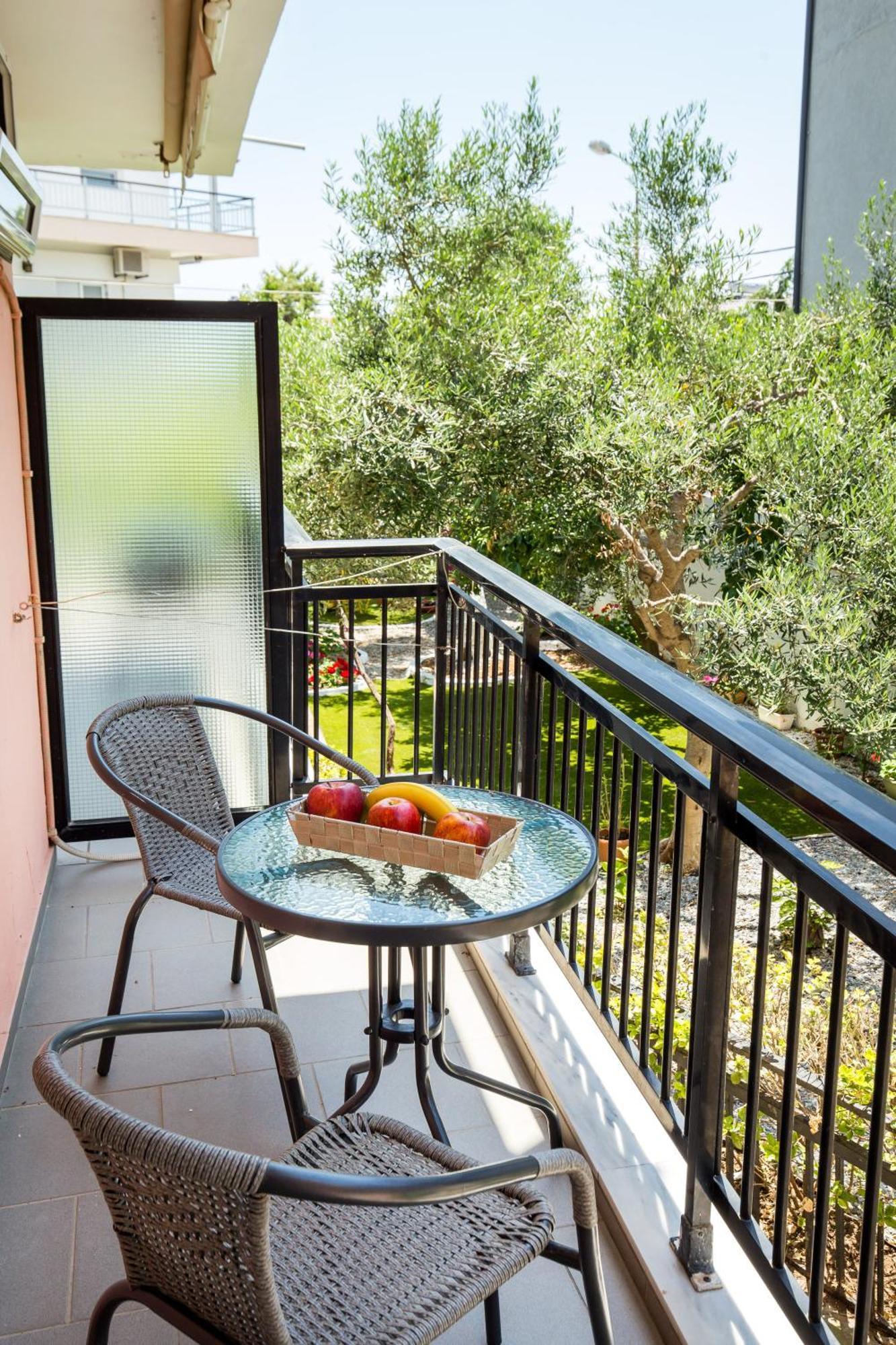 Ianos Apartments Potos Exterior photo