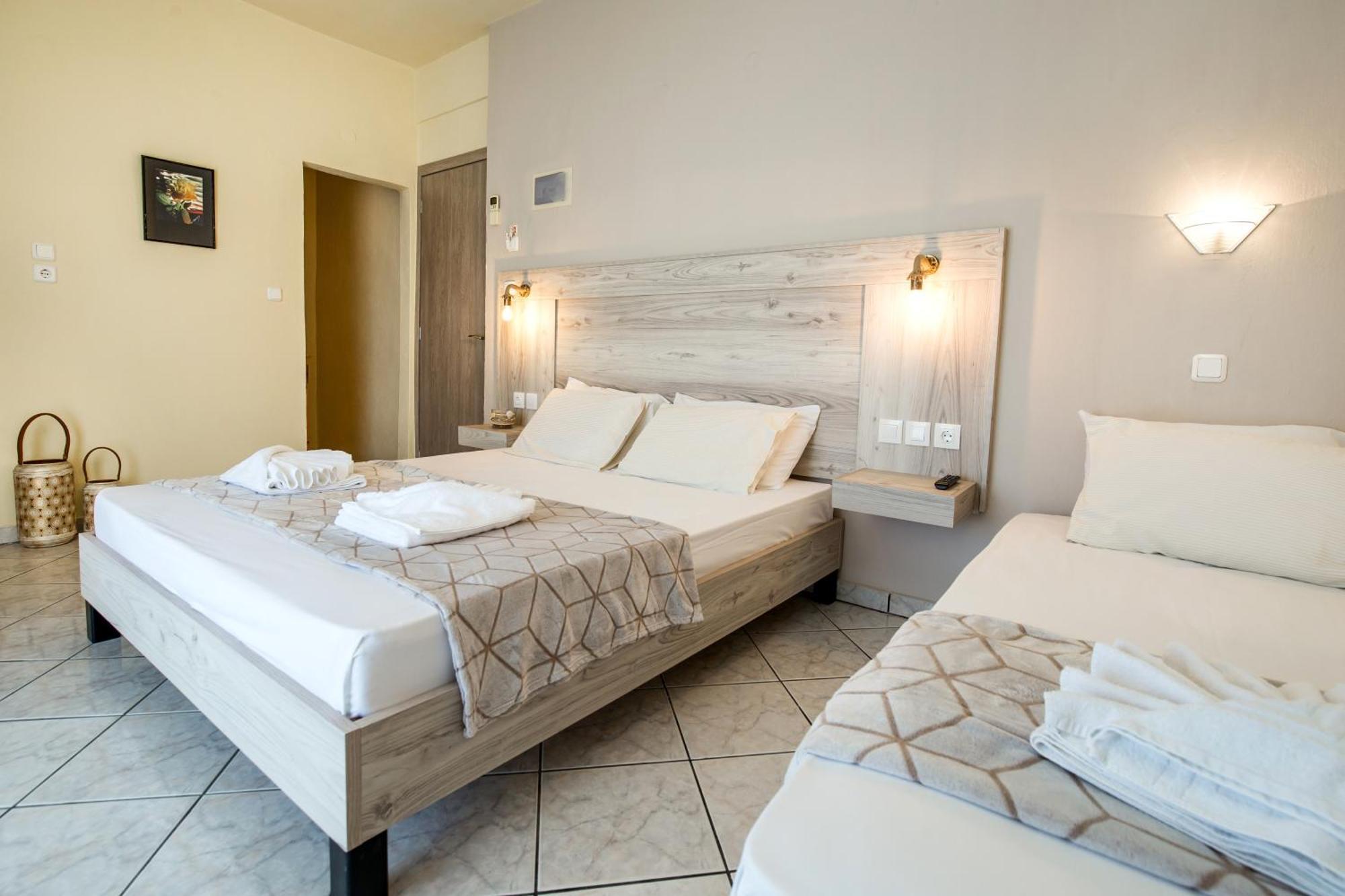 Ianos Apartments Potos Exterior photo