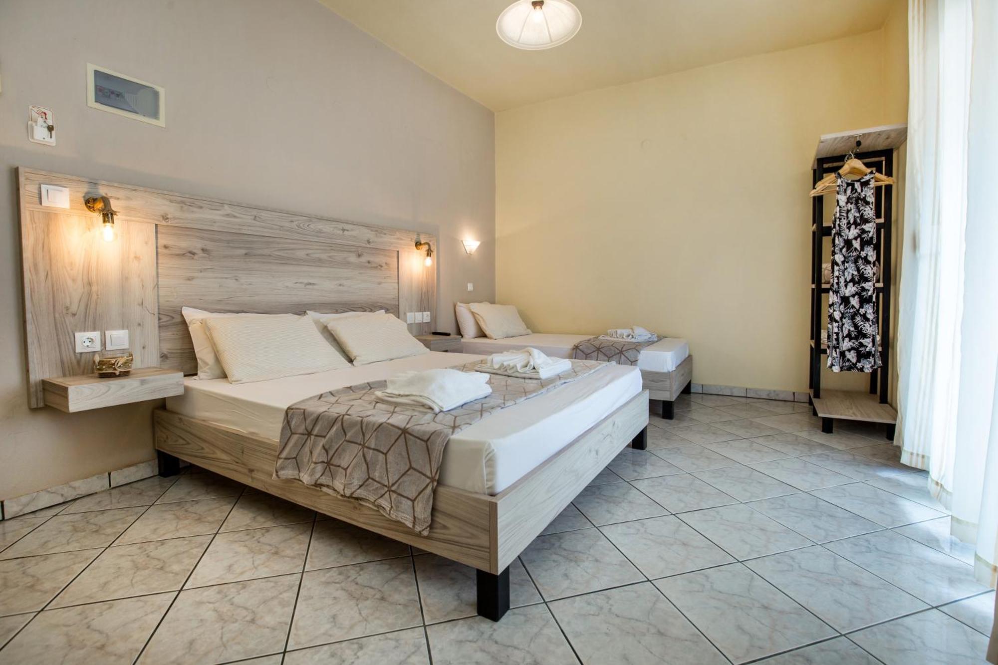 Ianos Apartments Potos Exterior photo